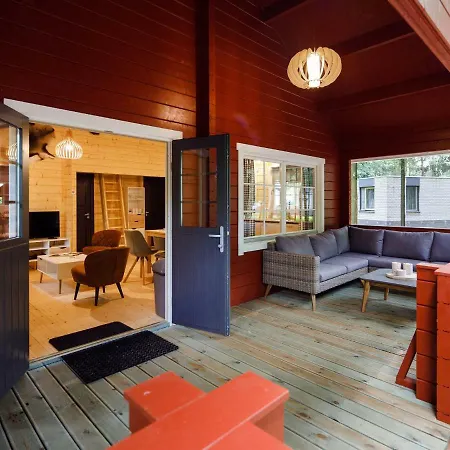 Chalé Cozy, Wooden With A Veranda, Located In The Veluwe